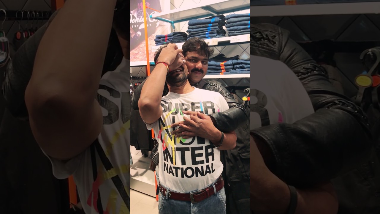 Pawan singh kidding with Dinesh lal