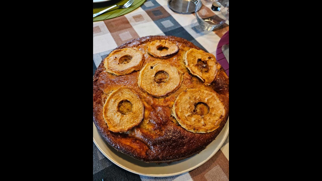 Torta de manzanas al ron. Torta di mele al rhum.