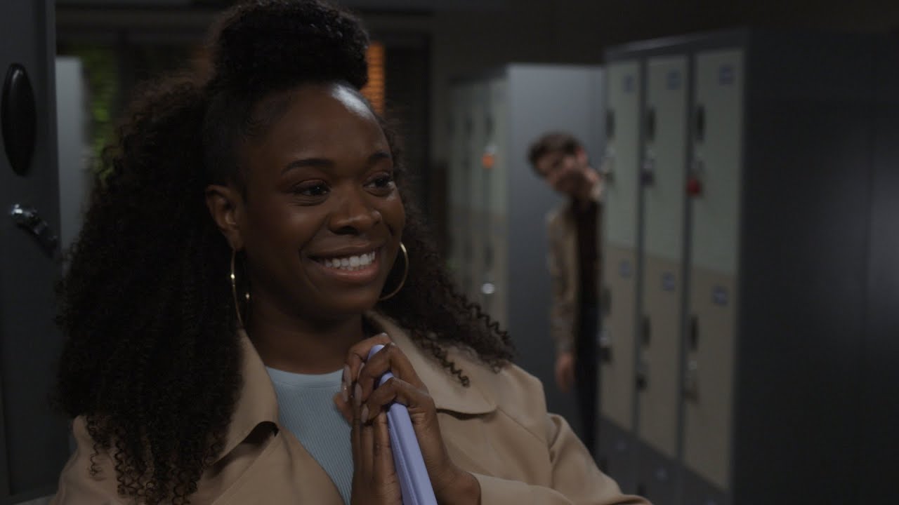 Is Jordan Flirting with the New Resident? - The Good Doctor
