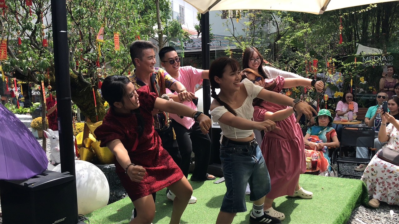 ĐÀM VĨNH HƯNG QUÁN CÀ PHÊ CÀ PHÁO NHẢY HẾT MÌNH VỚI KHÁN GIẢ #caphecaphao