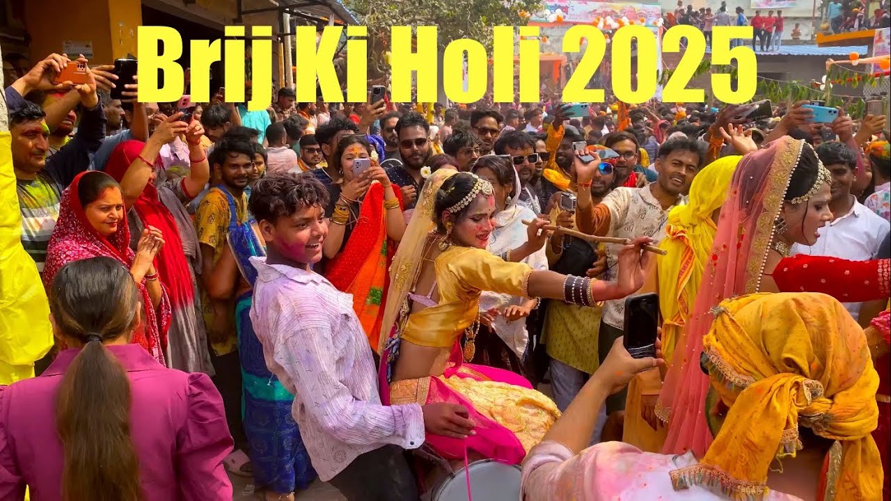 Mathura Vrindavan Braj ke Gokul ki Laath mar Holi Ye Holi Main Kya Ho Rha Hai Mathura ki Holi