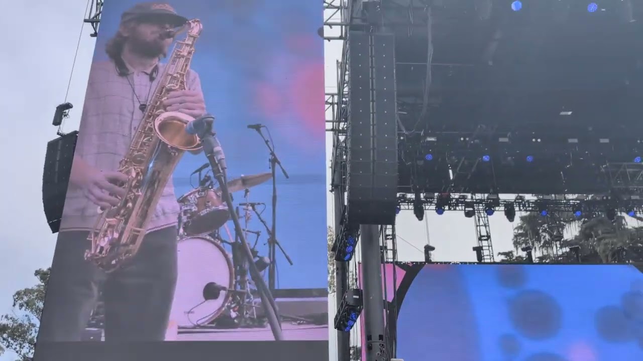 Vampire Weekend - Sunflower - AMAZING jam and Super Mario Bros riff - Outside Lands - 2025
