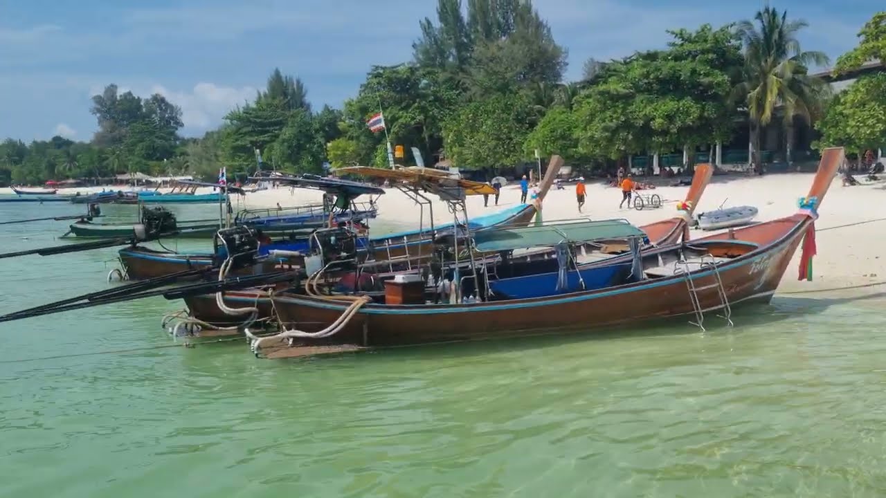Arriving - Pattaya Beach, Ko Lipe, Thailand