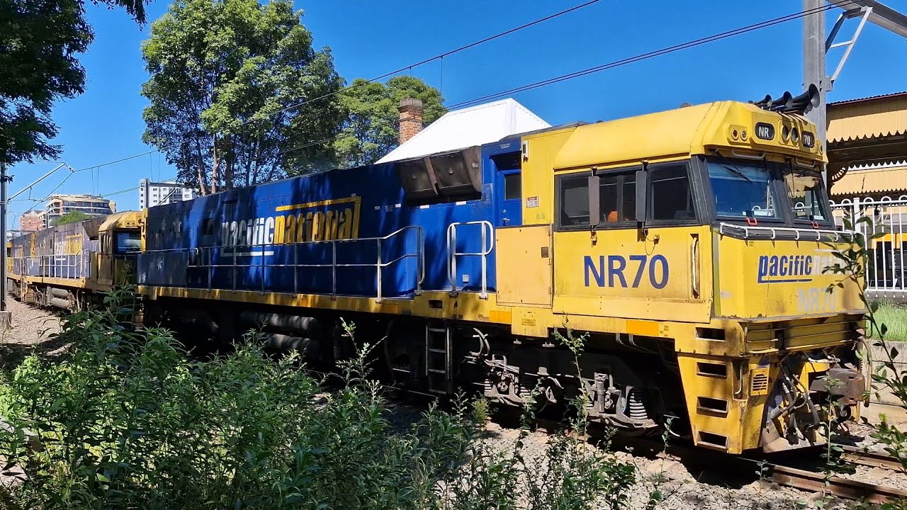 15/03/26 Pacific National Intermodal 7BM4 passing Homebush 