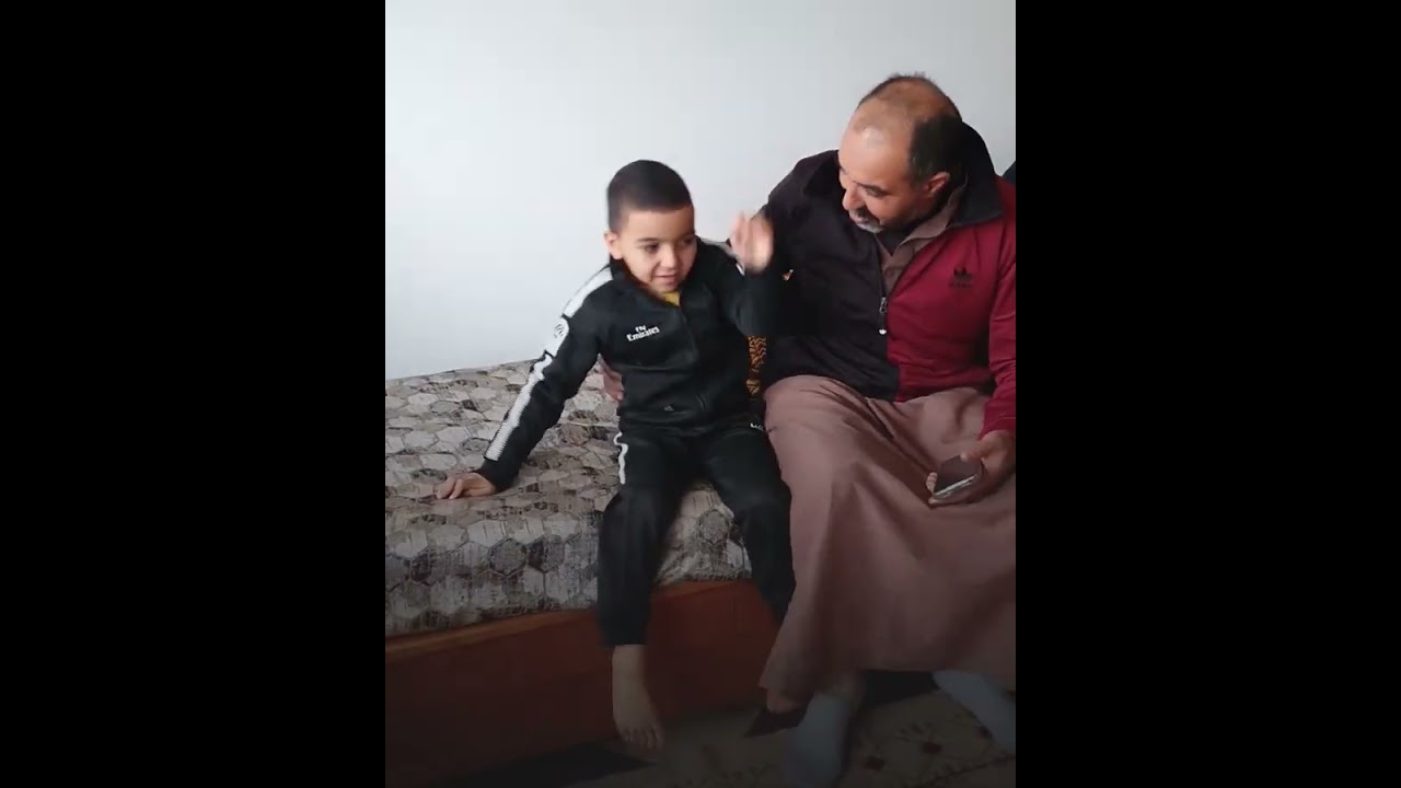 محمد..طفل جزائري ينطق باللغة الإنجليزية !