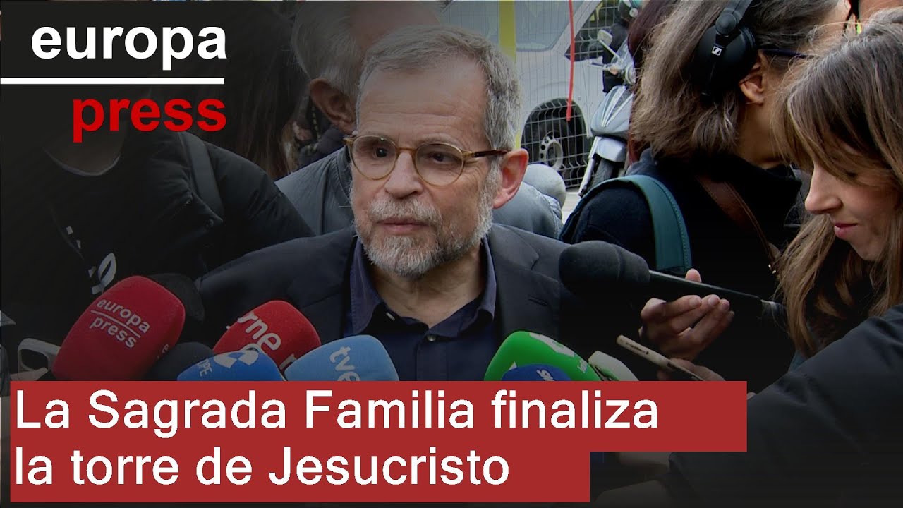 La Sagrada Familia de Barcelona coloca el brazo superior de la torre de Jesucristo