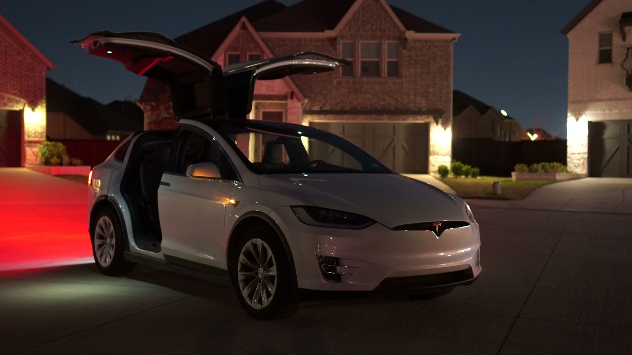 Model Xmas - Tesla Model X Christmas Light Show