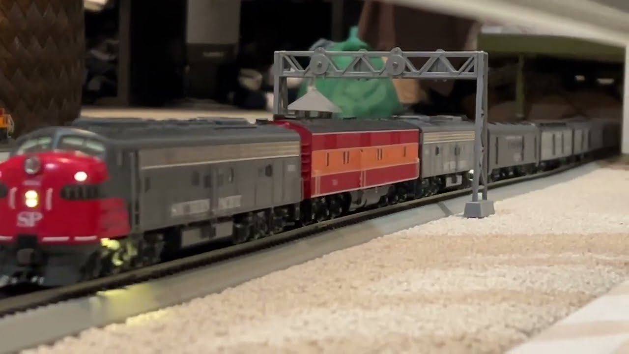 SP passenger trains: E9's on the