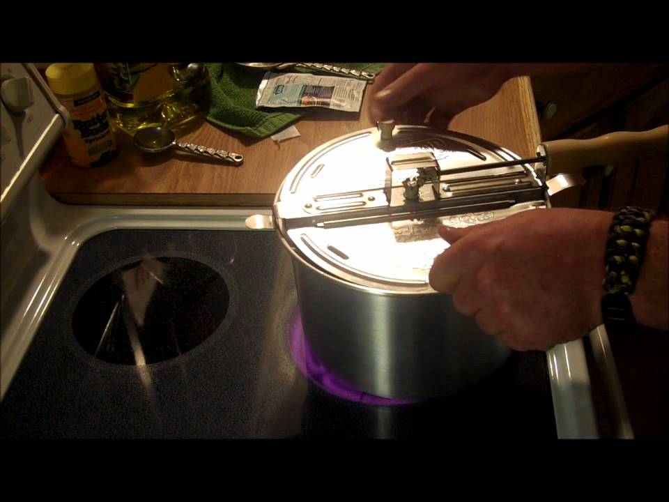 Making Popcorn With the Whirley-Pop