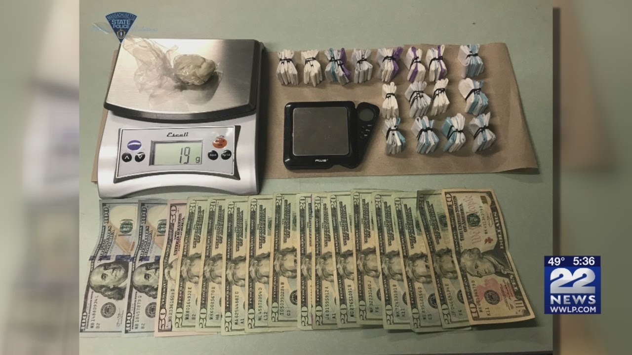 State Police: Vermont woman had bags of heroin, crack cocaine with child inside car