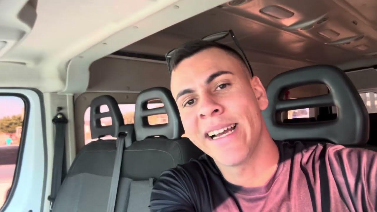 Fui pra João Pessoa com os atletas da cidade, na van fiat Ducato.