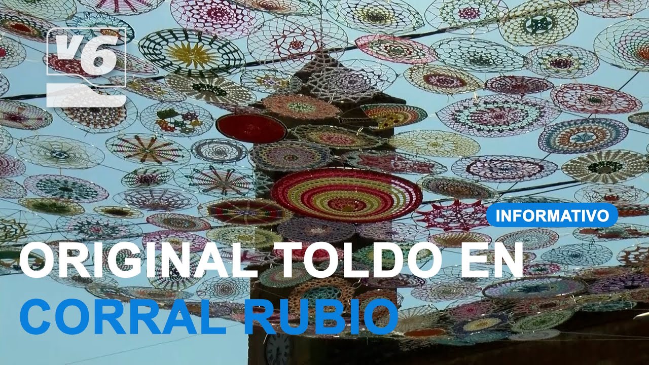 Un toldo de ganchillo para dar sombra a los vecinos de Corral Rubio