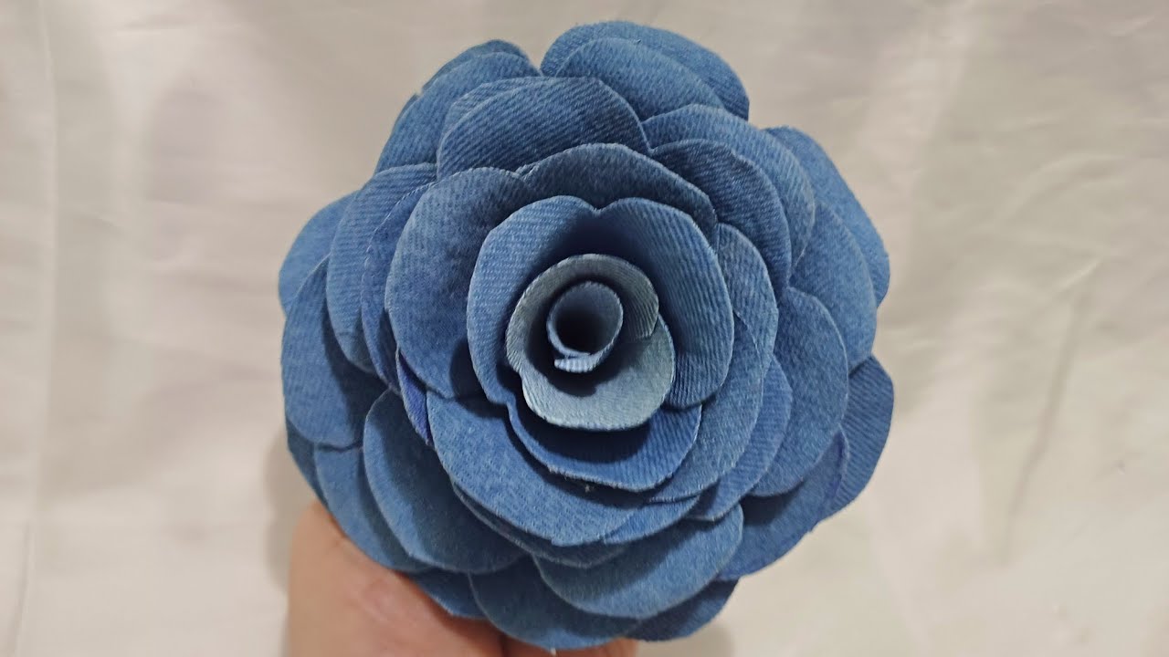 como fazer flor de jeans com retalhos,flor de jeans engomado #reciclagem #tutorials #diyflower