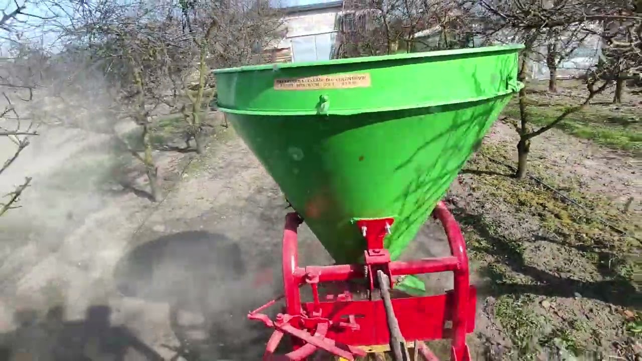 Deutz Fahr znowu w akcji⭐ Wapnowanie sadu⭐ Żywa kreda z humusem Promyk⭐