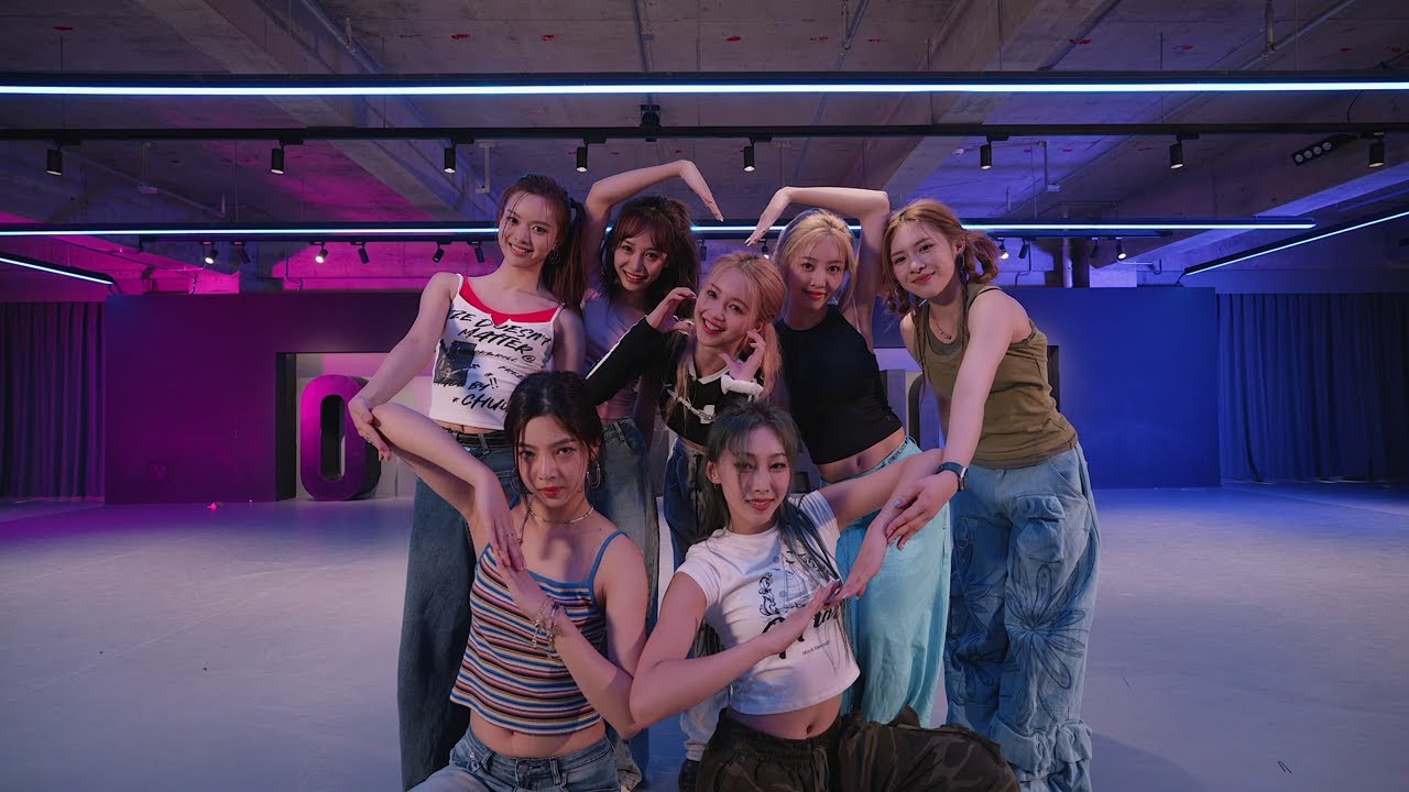 R.E.D 'Theme Song Of Love (爱的主打歌)' Dance Practice