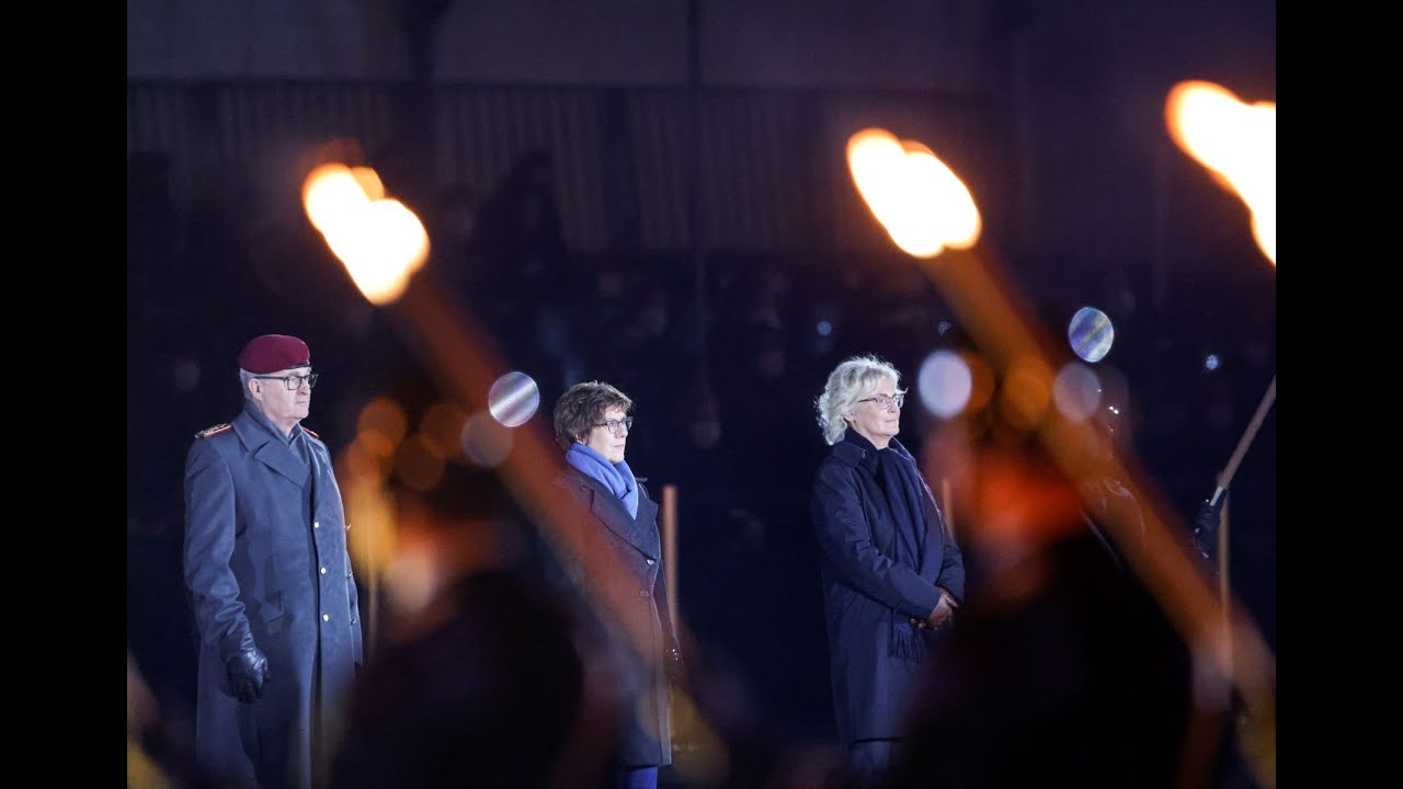 Großer Zapfenstreich für Annegret Kramp-Karrenbauer