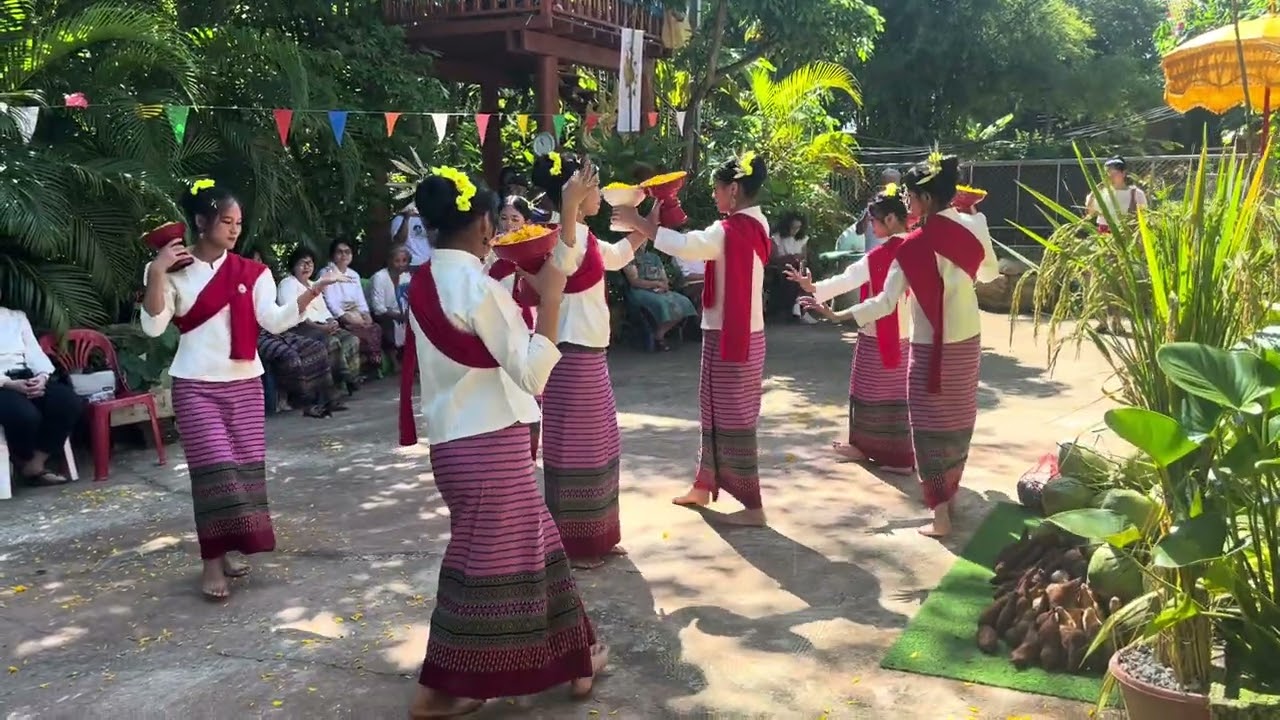 ฟ้อนขันดอก | โรงเรียนบ้านแม่นะ 
