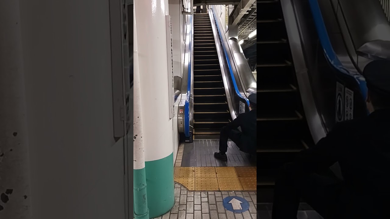 八王子駅に行ったら1.2番線ホーム上りエスカレーターが緊急停止していました。