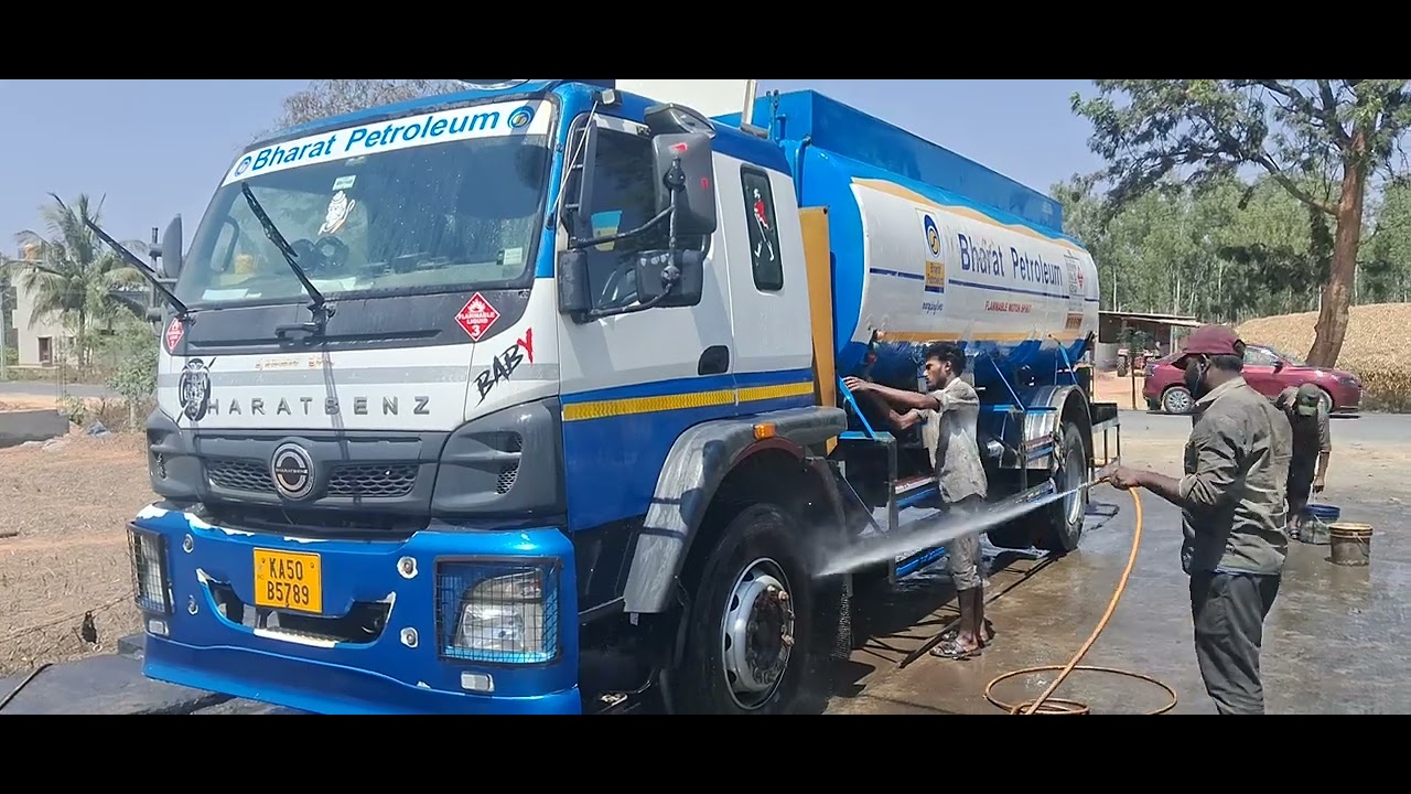 Water 💧 wash service ...#bharatbenz #kannada #washing #truckdriver 