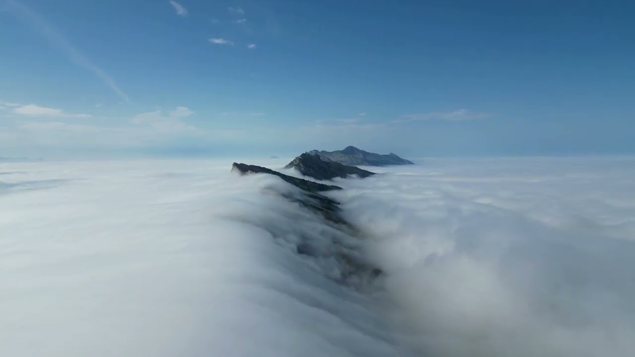 Soaring Through The Clouds at 4K with Ambient and Relaxing Music
