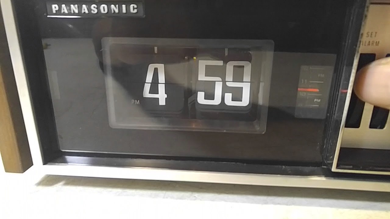 Panasonic RC-7469 AM/FM Flip Clock Radio