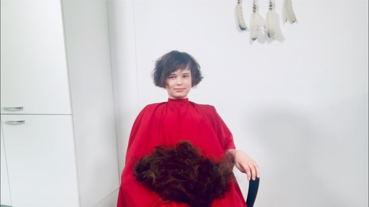 Summer haircut! Cutting off a lot of hair for a huge makeover. This girl rocks short hair!