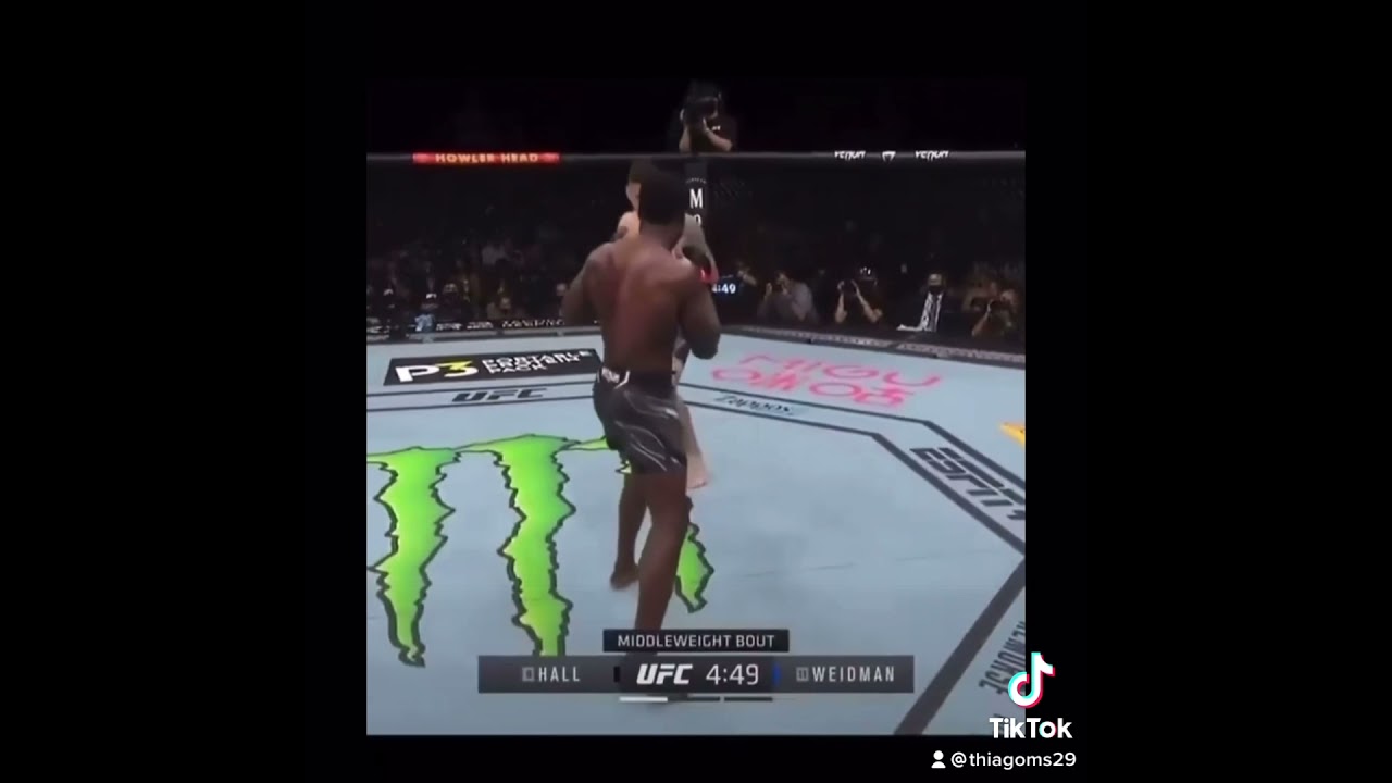 Chris Weidman VS Uriah Hall