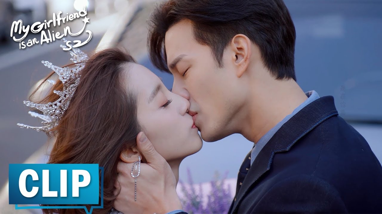 EP30 CLIP 冷气夫妇重逢！小七穿婚纱回归，方冷激动亲吻小七！【外星女生柴小七2 My Girlfriend is an Alien S2】