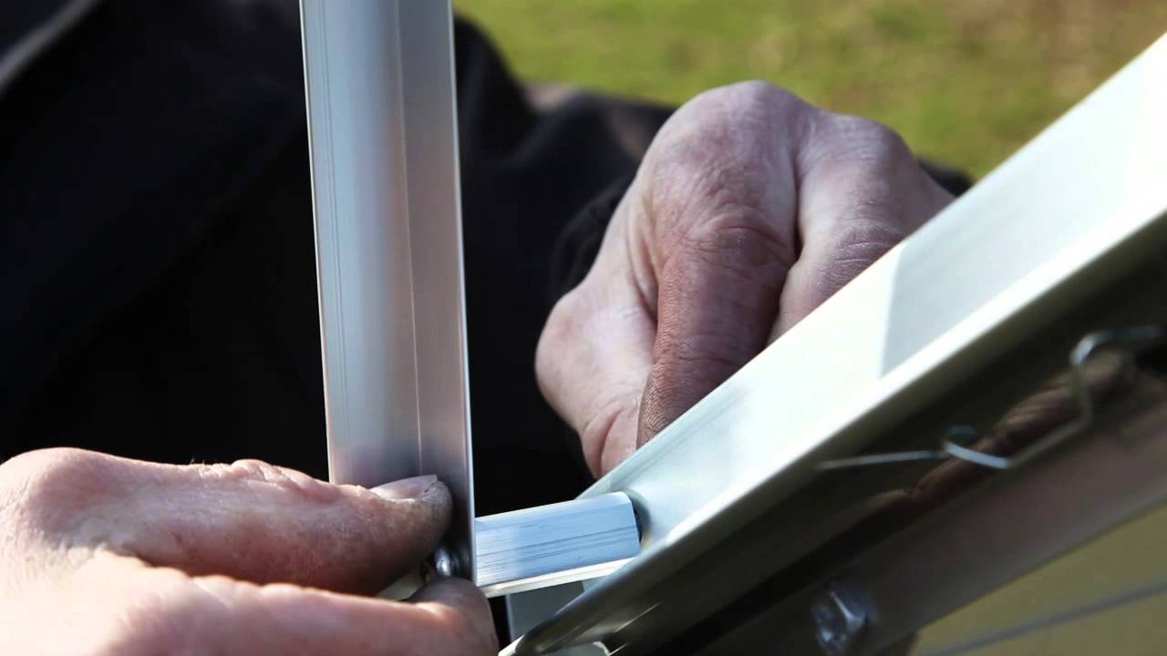 Samling af drivhus - 9. montering af vindue og dør