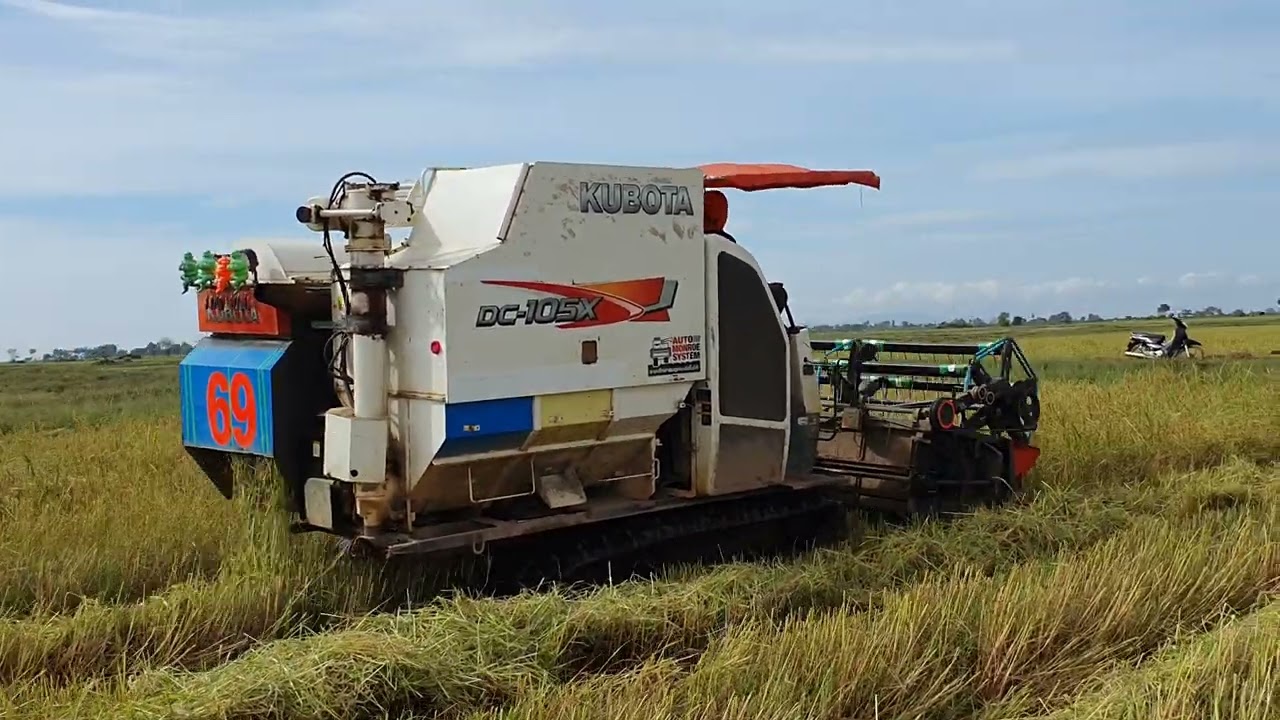 KUBOTA COMBINE HARVESTER DC-105X #110