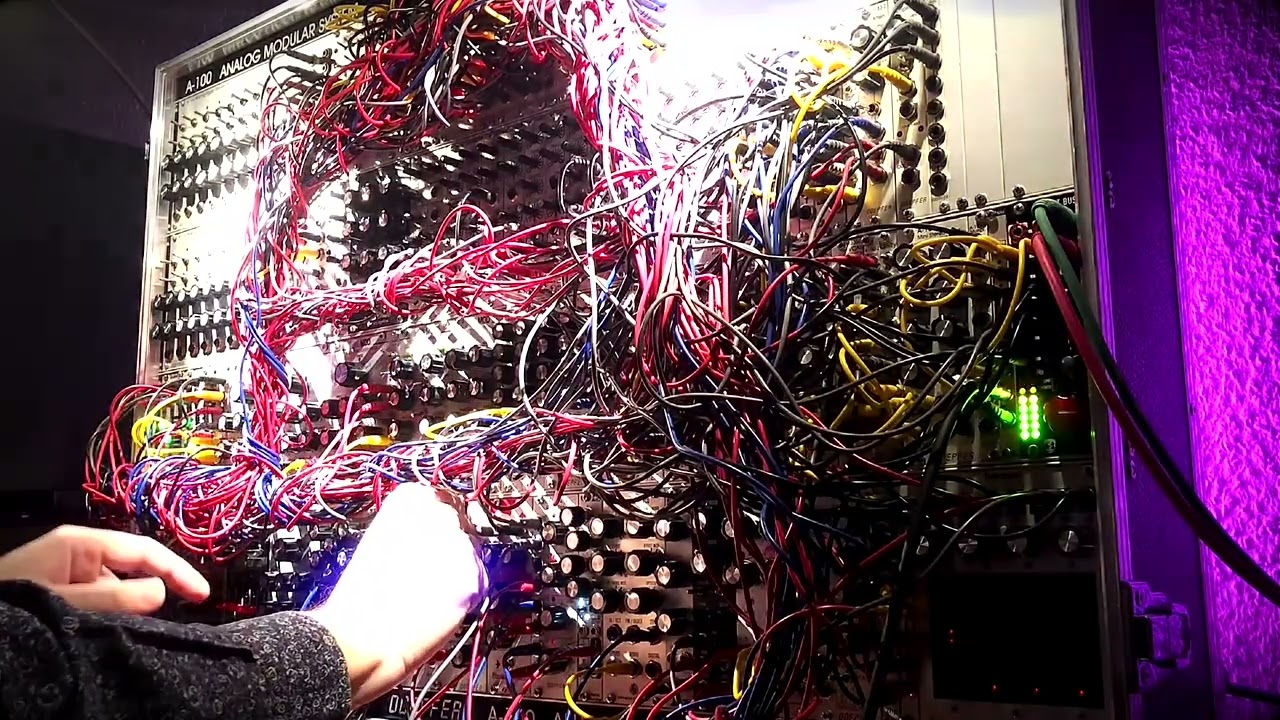 Smooth groovy Techno on a Modular Synth