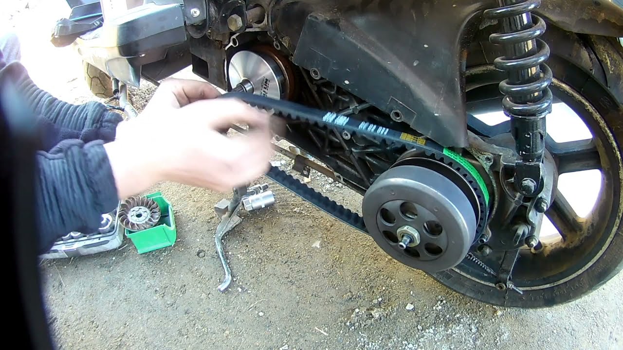 jak vyndat ze skútru    variátor  a dát nový  válečky a řemen      50ccm 2takt