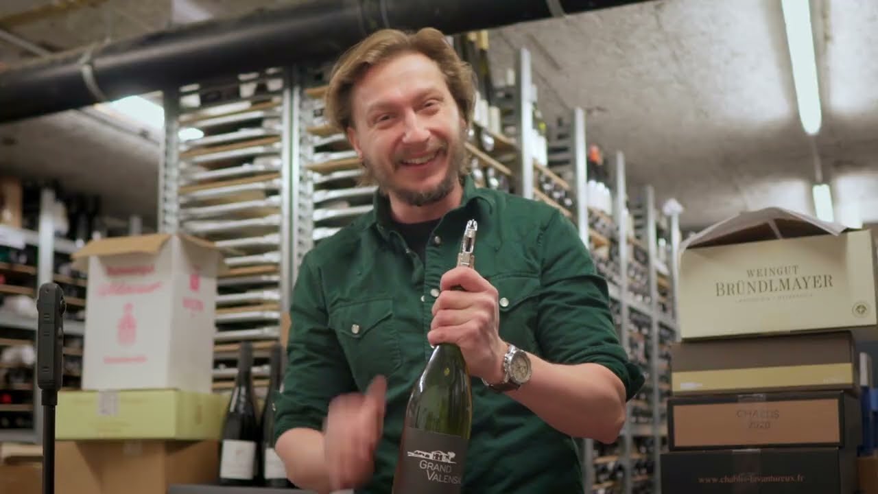 How to open a bottle of wine?