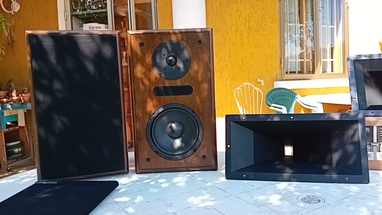 Hifi - Kliphshorn, laureati da quattro soldi andate a fare le pulizie o emigrate all' estero!