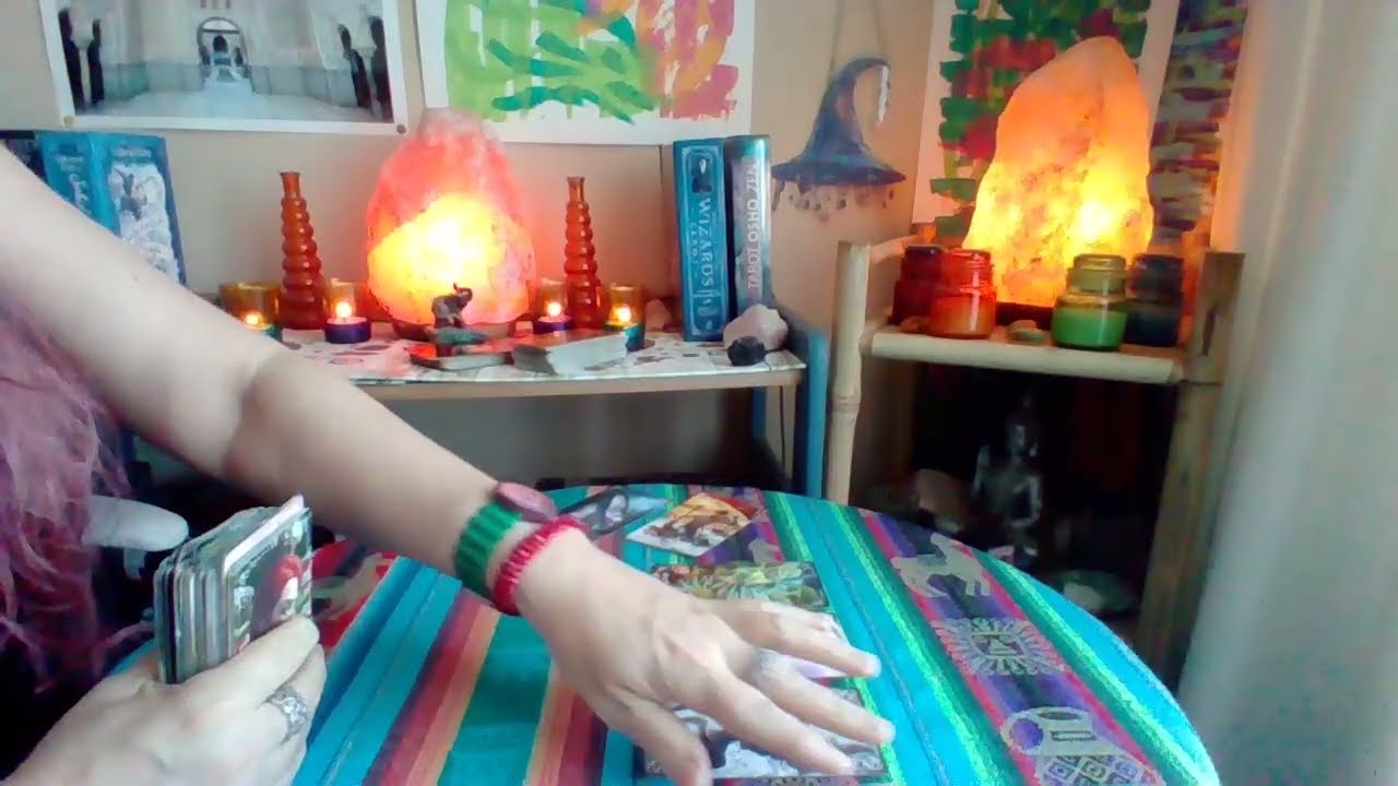 LIBRA!! 🔮 Te la estarás pasando muy bien con alguna amistad!! Alguien rompe un vínculo desgastado!!