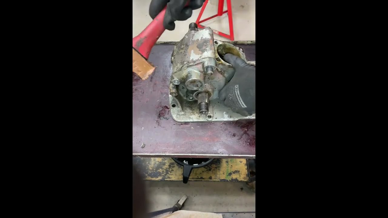 Part 5. MF 35 Rebuild. Steering box. 1 of 2.