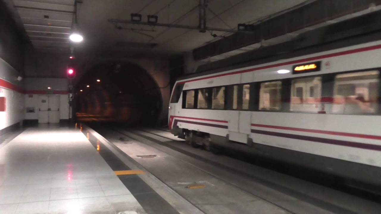 Renfe Cercanias - Cruce de civias 465 en doble composicion en Valdelasfuentes