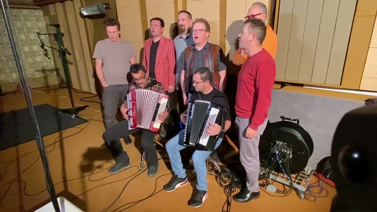 Dajte me mamičko / Ver&scaron;kom, koniček moj - Muzička a Gun&aacute;rovci