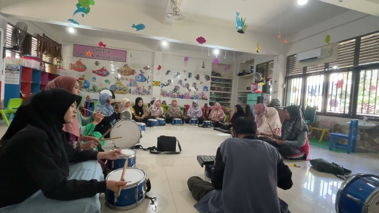 Latihan drumband guru tk mujahidin1