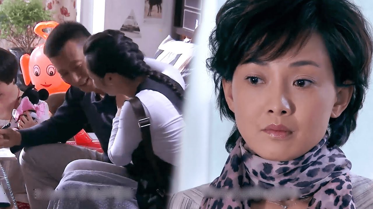 Жена ловит мужа на измене у двери, подает на развод; он жалеет вечно.