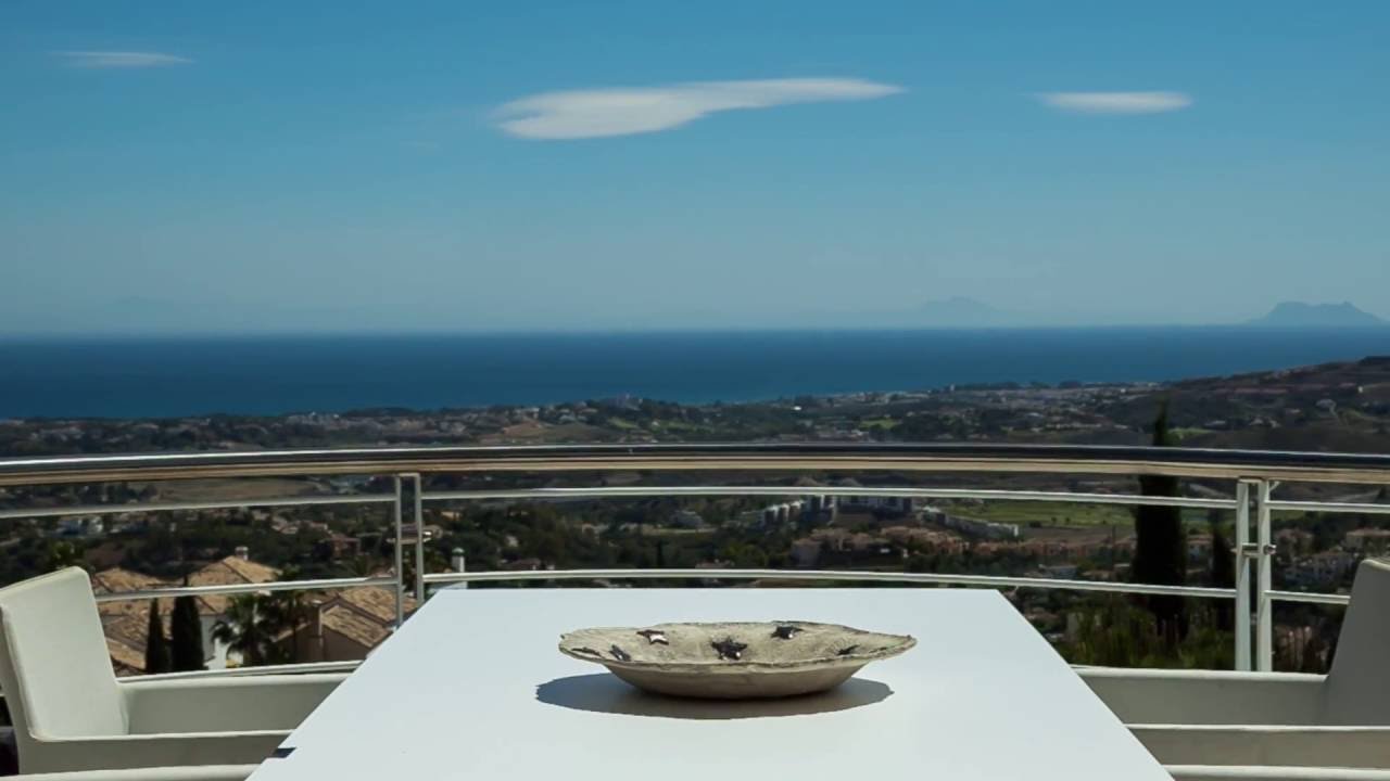 Villa for sale in Benahavis - Marbella: Exceptional Design and exceptional views