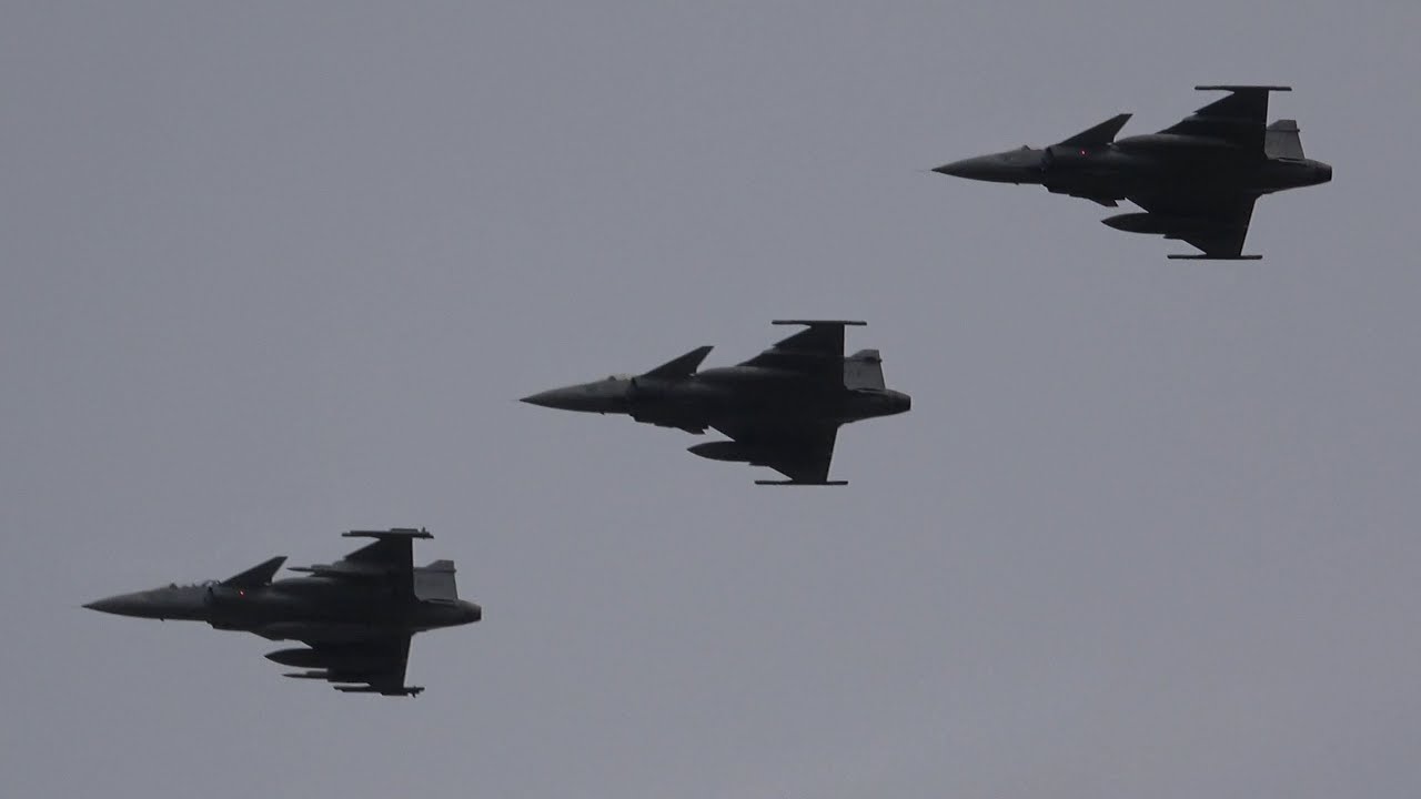 4Kᵁᴴᴰ 3x Saab JAS 39C/D Gripen Swedish Air Force Arrival & Departure @ RAF Fairford