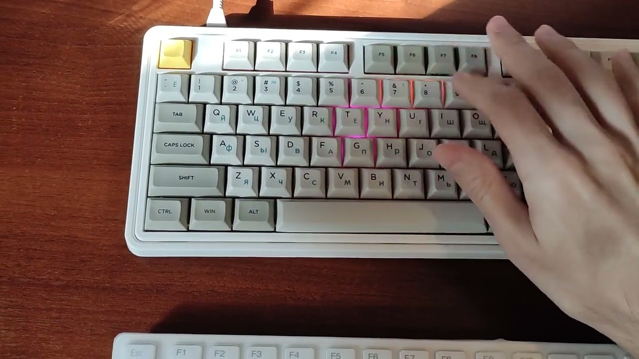 FL &middot; ESPORTS CMK87 (Gazzew Boba gum pink Silent Linear 52g)