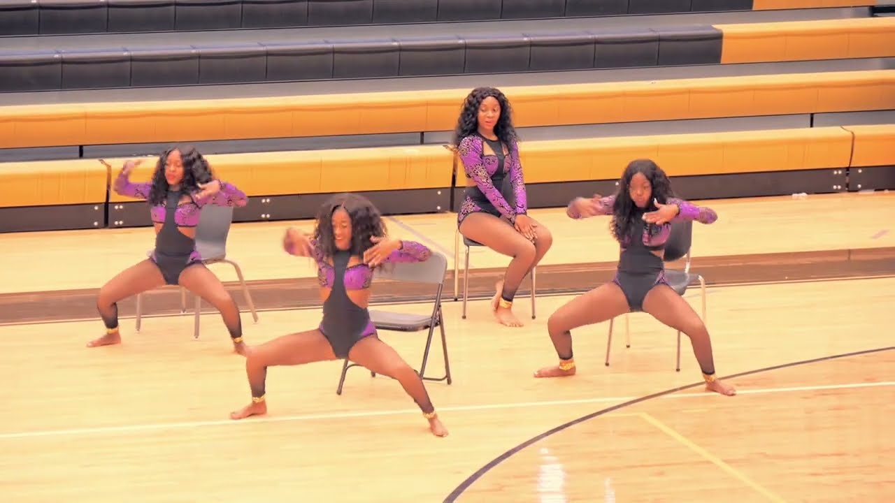 Down South Royal Buck Down   IN THE STANDS BATTLE     White Diamonds      Captivating Cats    Dynami