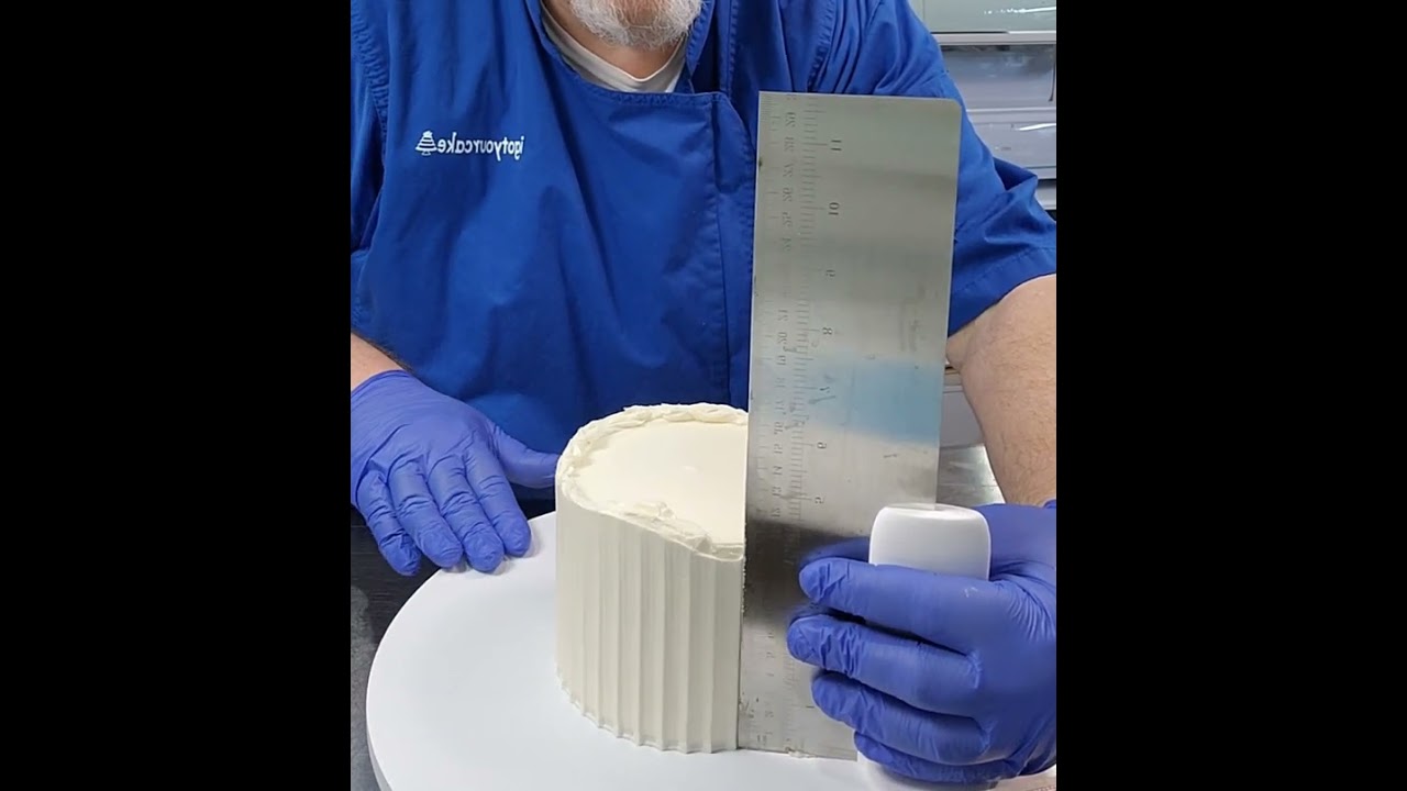Easy Vertical lines in Buttercream!