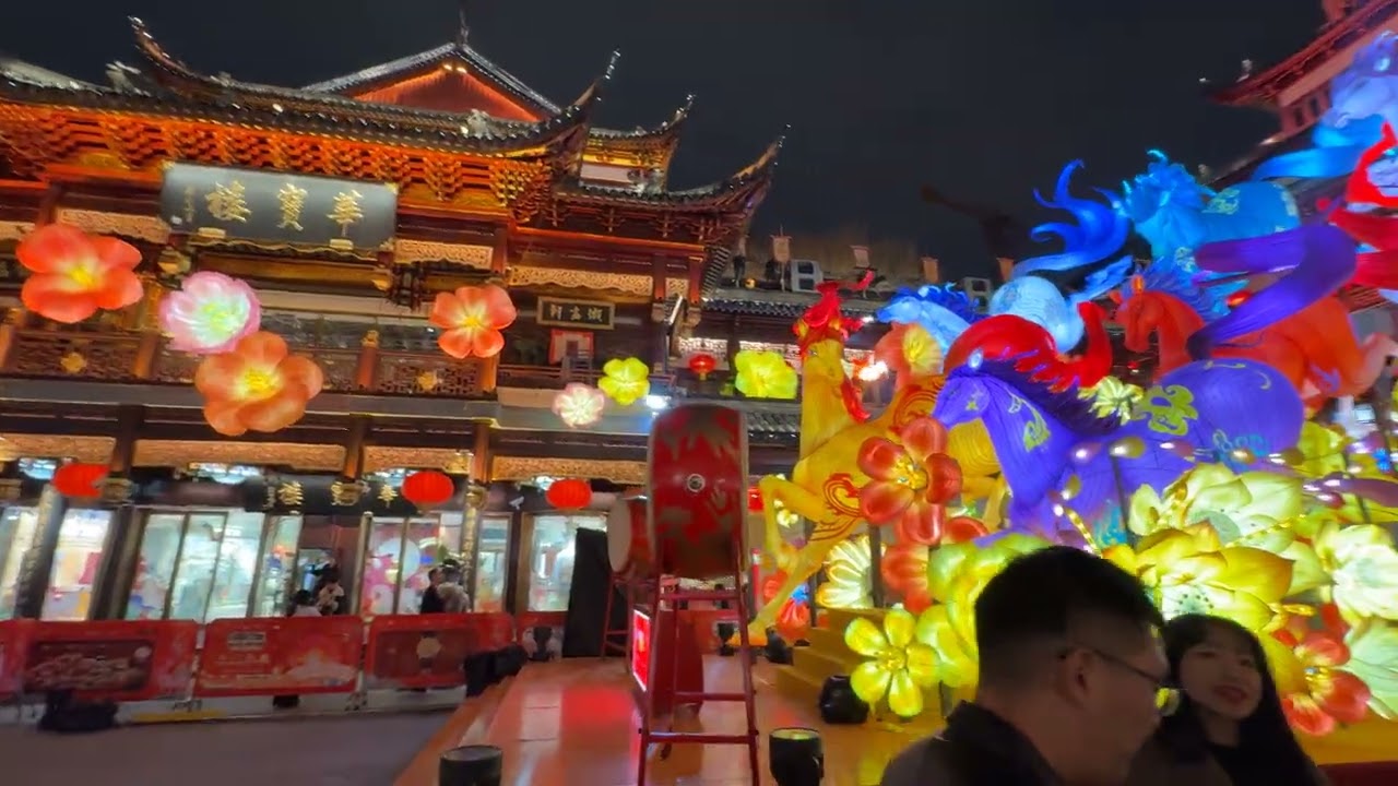 #中国 🇨🇳 #上海 豫園ランタンフェスティバル | 豫園モールは午年🐎に合わせて華やかに彩られています。