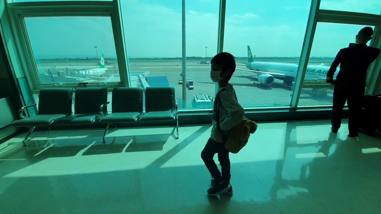 大阪京都自由行ep2｜逛逛人好少的桃園機場....一起走到C9登機口