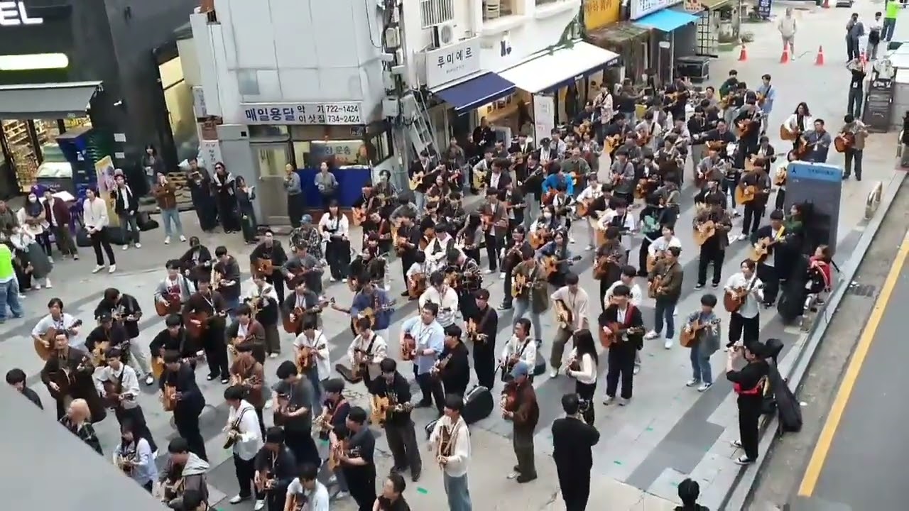 기타쇼 낙원 플래시몹100 - 흔들리는 꽃들 속에서 네 샴푸향이 느껴진거야