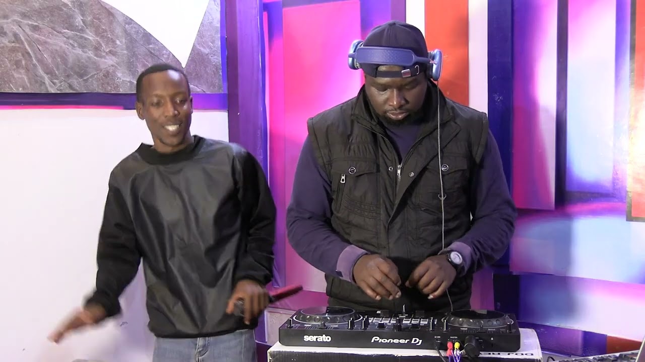 THROWBACK  EDITION DJ Tonnie alongside Hypeman Dommie