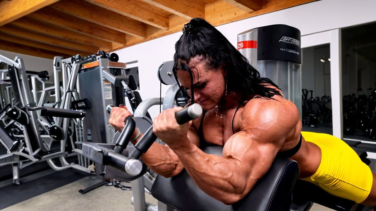 Lulu On Swole Mode | Female Bodybuilder With Serious Muscle 💪